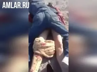 Таджик трахає дівчину в горах, і друг знімає це
